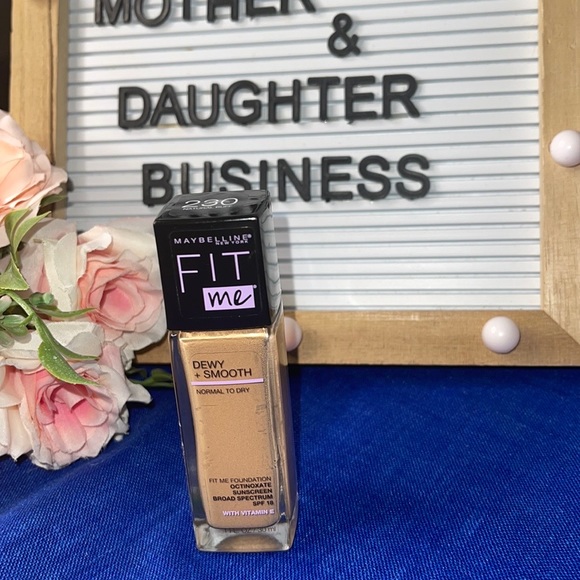 Maybelline Fit Me Dewy+Smooth Foundation SPF18 & Vitamin E (1oz/30mL)